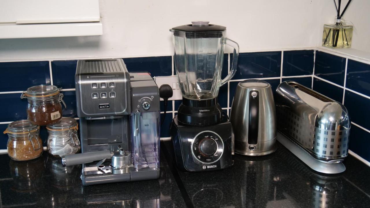Milton Keynes Luxury Short Stay House With Wifi And Free Parking Wolverton  Zewnętrze zdjęcie