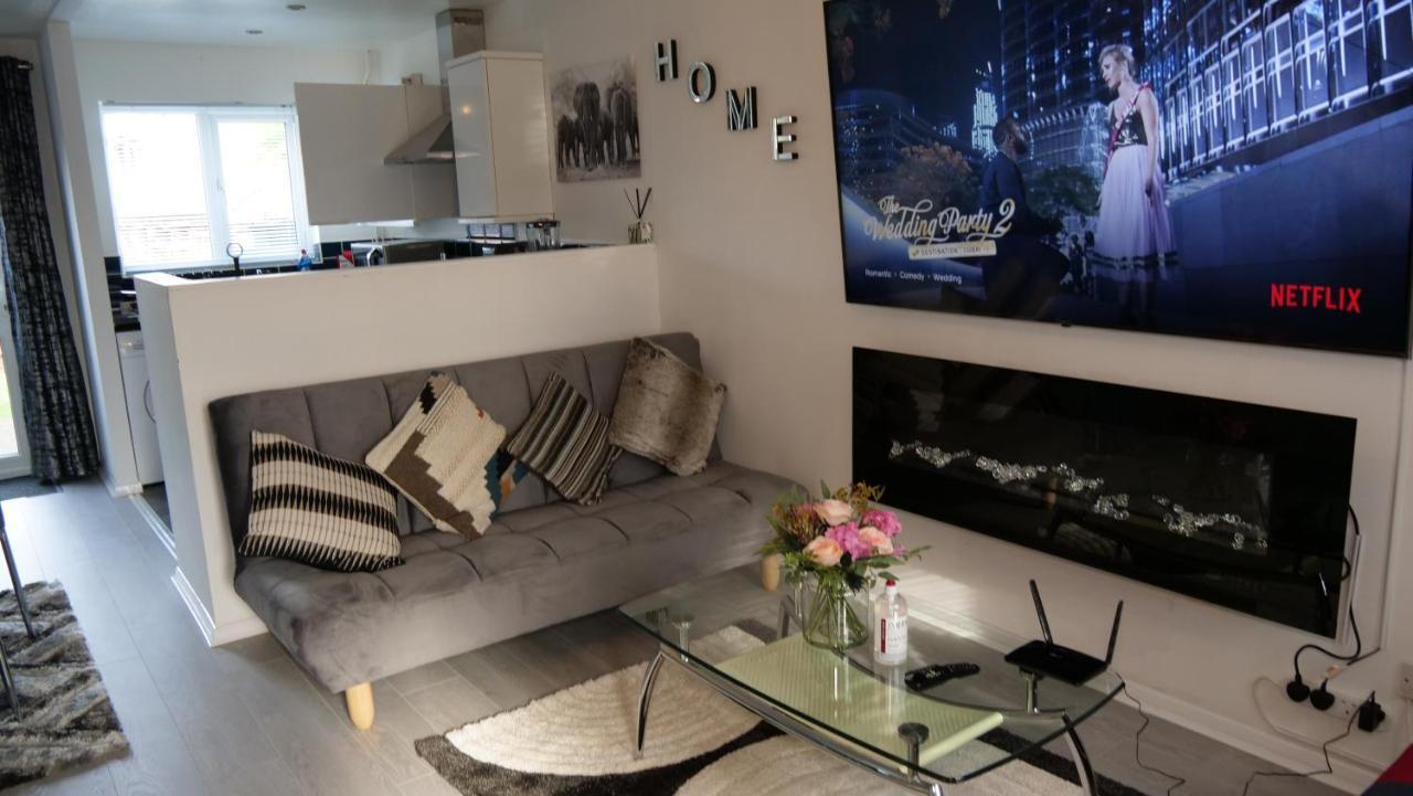 Milton Keynes Luxury Short Stay House With Wifi And Free Parking Wolverton  Zewnętrze zdjęcie