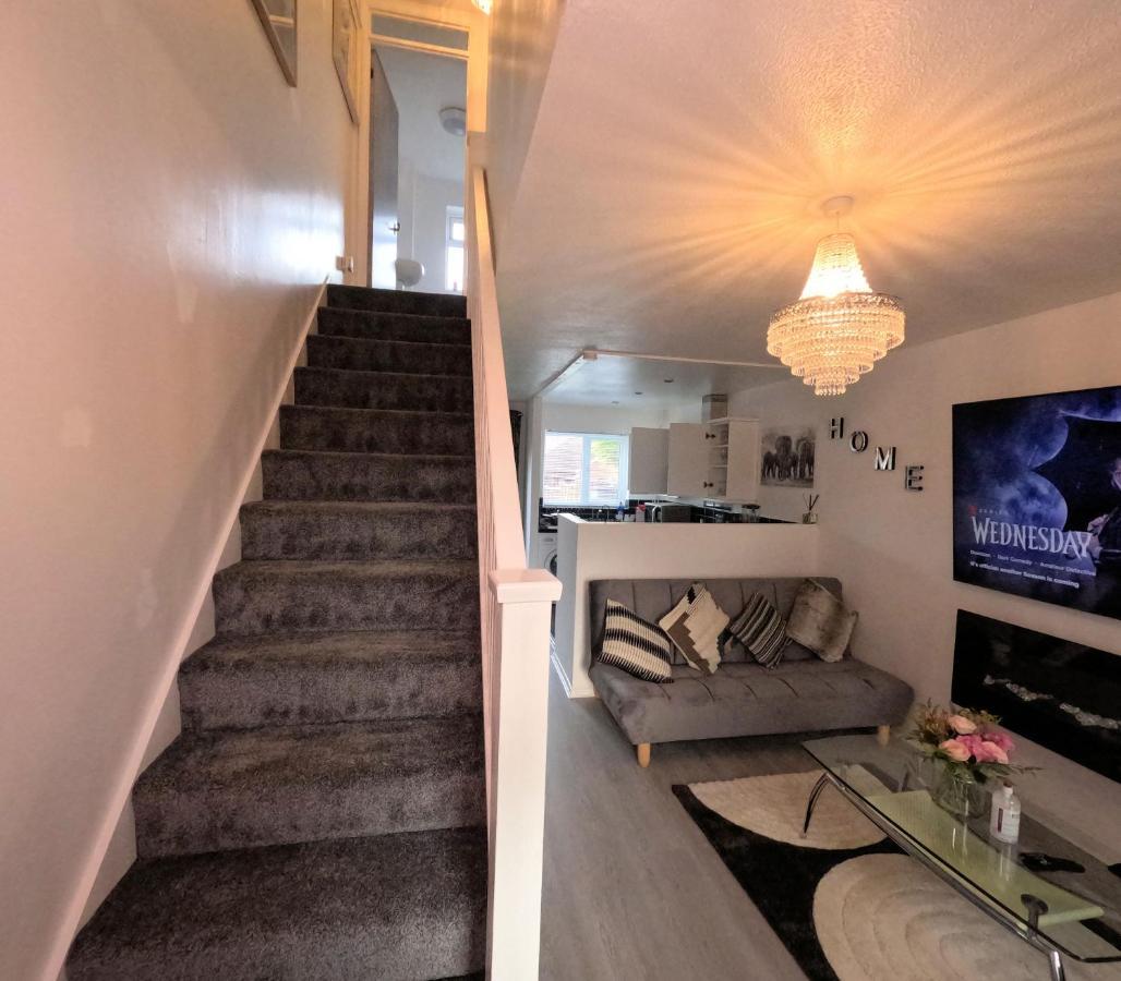 Milton Keynes Luxury Short Stay House With Wifi And Free Parking Wolverton  Zewnętrze zdjęcie
