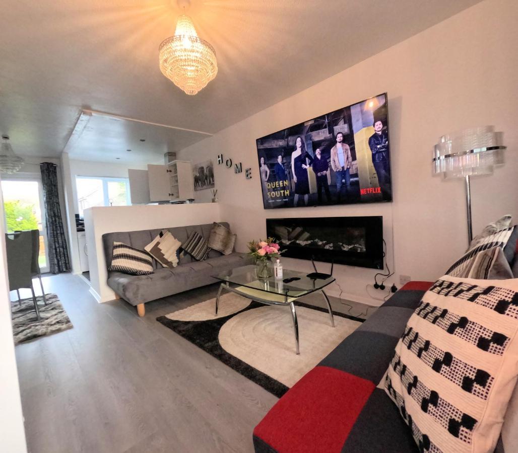 Milton Keynes Luxury Short Stay House With Wifi And Free Parking Wolverton  Zewnętrze zdjęcie