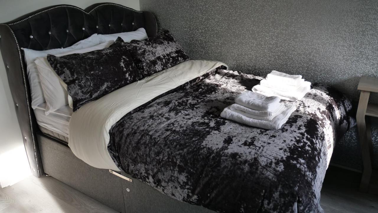 Milton Keynes Luxury Short Stay House With Wifi And Free Parking Wolverton  Zewnętrze zdjęcie