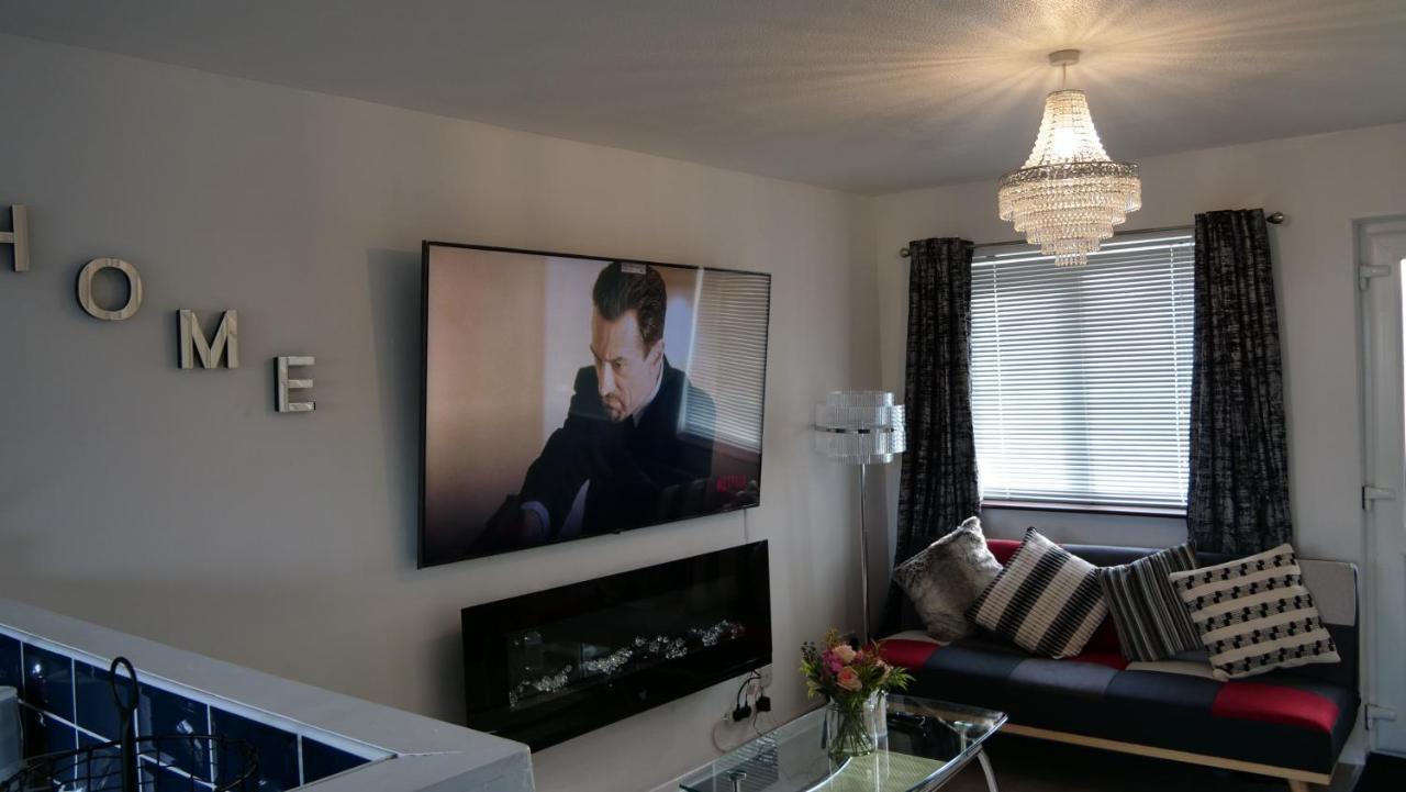 Milton Keynes Luxury Short Stay House With Wifi And Free Parking Wolverton  Zewnętrze zdjęcie
