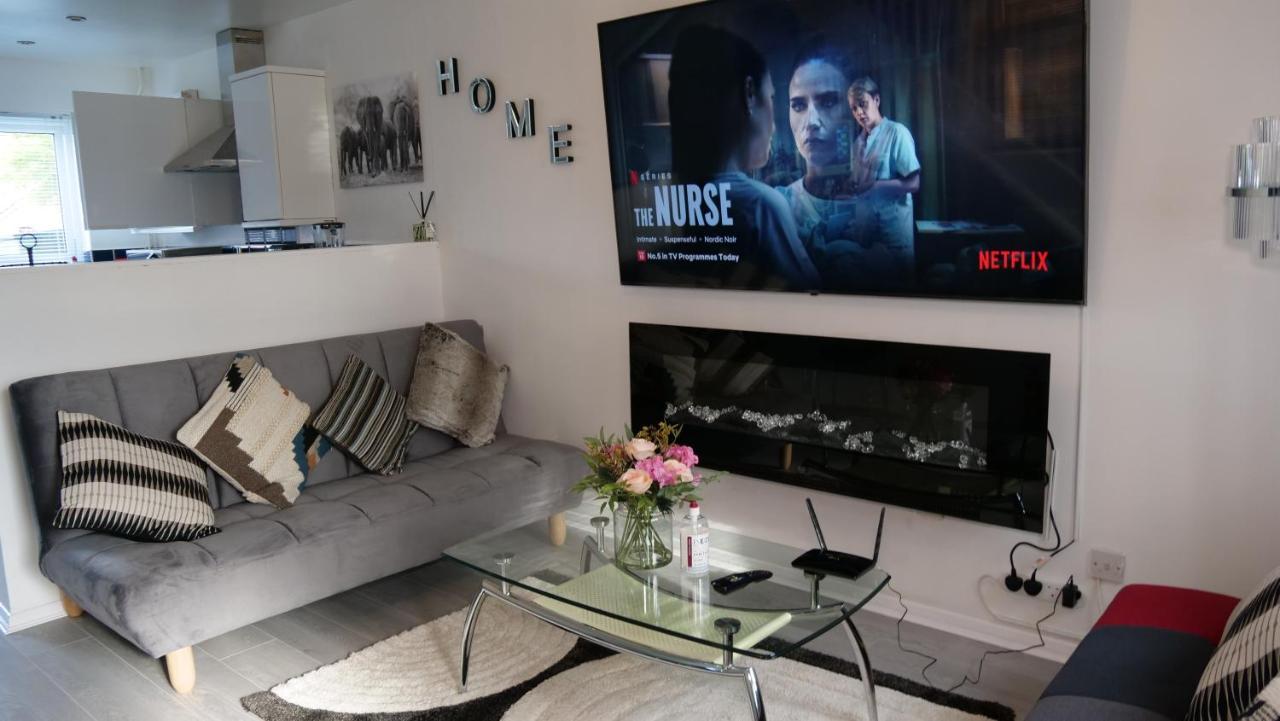 Milton Keynes Luxury Short Stay House With Wifi And Free Parking Wolverton  Zewnętrze zdjęcie