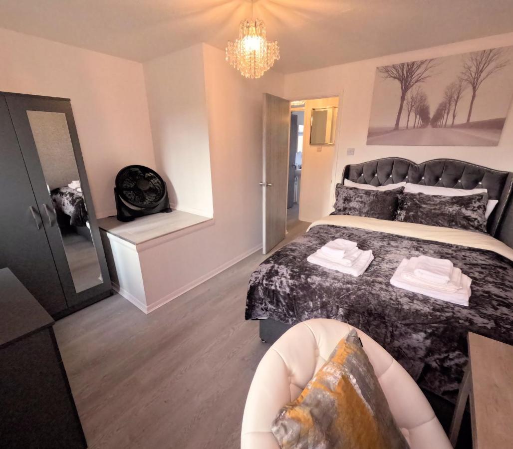 Milton Keynes Luxury Short Stay House With Wifi And Free Parking Wolverton  Zewnętrze zdjęcie