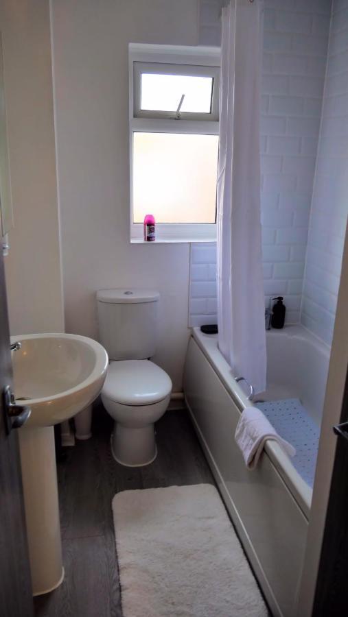 Milton Keynes Luxury Short Stay House With Wifi And Free Parking Wolverton  Zewnętrze zdjęcie