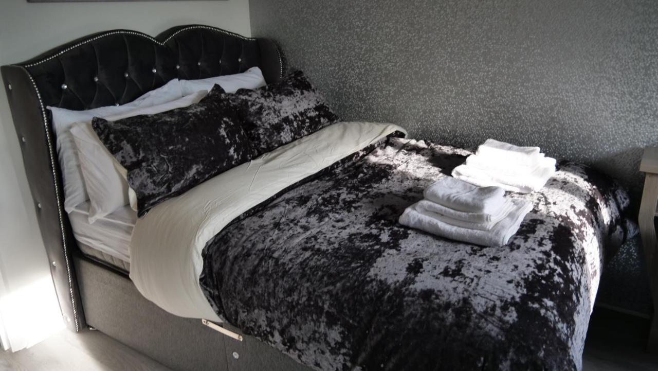 Milton Keynes Luxury Short Stay House With Wifi And Free Parking Wolverton  Zewnętrze zdjęcie