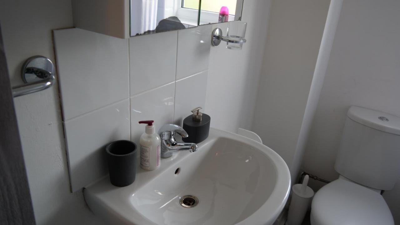 Milton Keynes Luxury Short Stay House With Wifi And Free Parking Wolverton  Zewnętrze zdjęcie