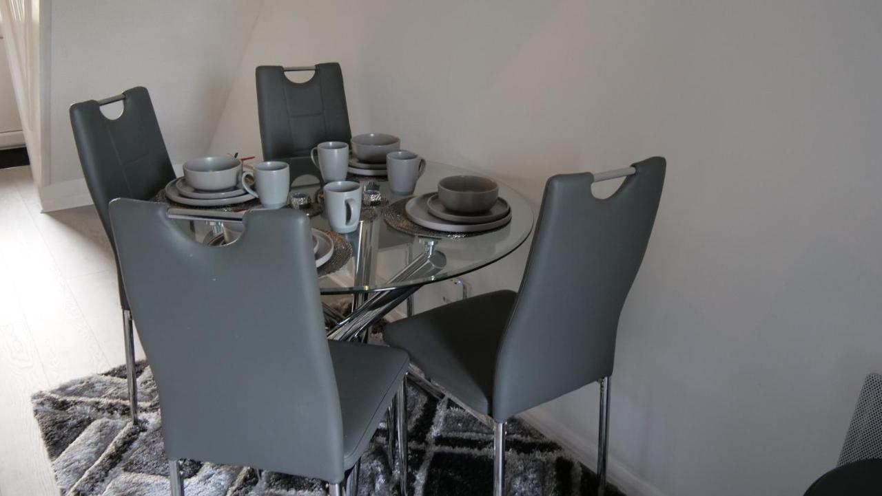 Milton Keynes Luxury Short Stay House With Wifi And Free Parking Wolverton  Zewnętrze zdjęcie