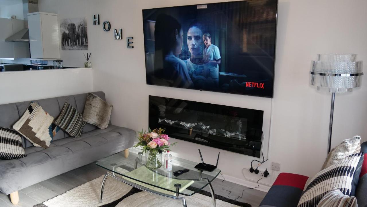 Milton Keynes Luxury Short Stay House With Wifi And Free Parking Wolverton  Zewnętrze zdjęcie