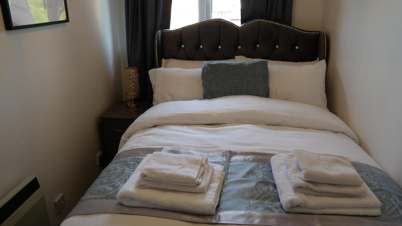 Milton Keynes Luxury Short Stay House With Wifi And Free Parking Wolverton  Zewnętrze zdjęcie