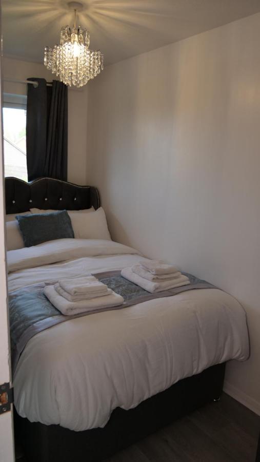 Milton Keynes Luxury Short Stay House With Wifi And Free Parking Wolverton  Zewnętrze zdjęcie